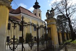 Schloss; Zaun; Kirche