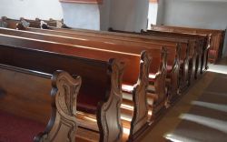 Kirche Sitzbänke
