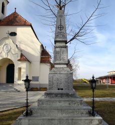 Kriegerdenkmal Kirche