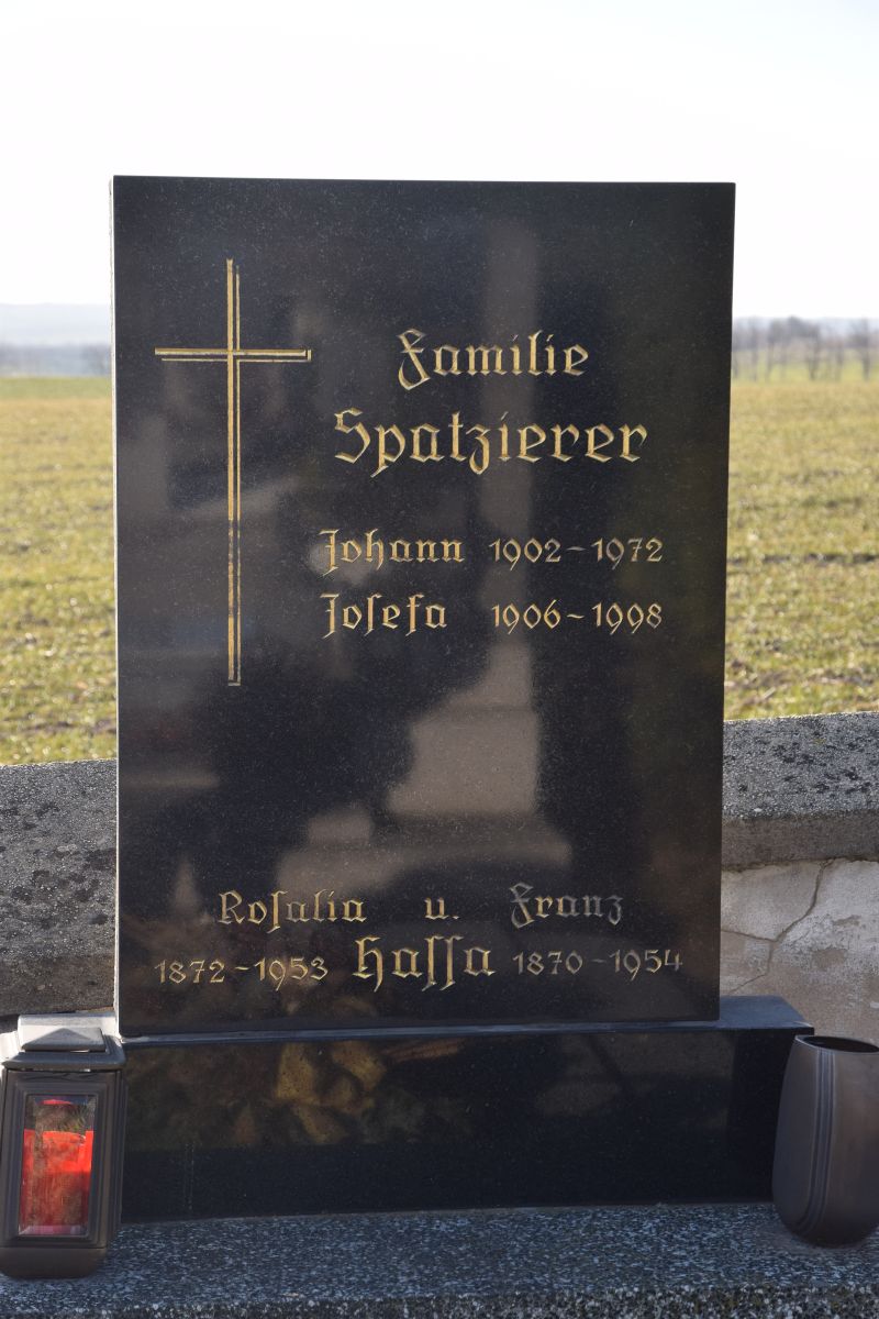 Spatzierer; Hassa