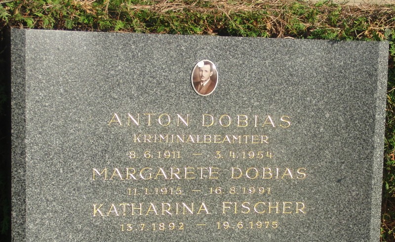 Dobias; Fischer