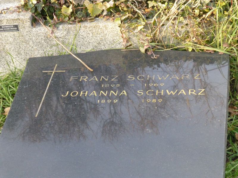 Schwarz