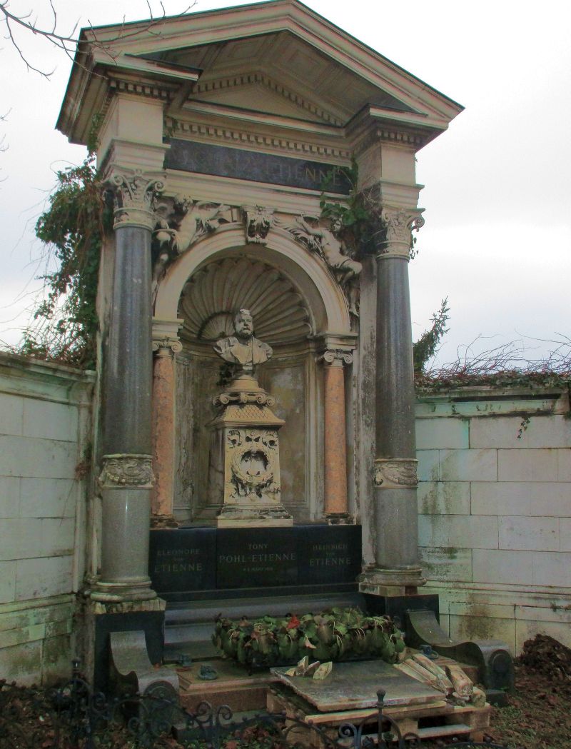 Etienne (Ehrengrab); Pohl-Etienne