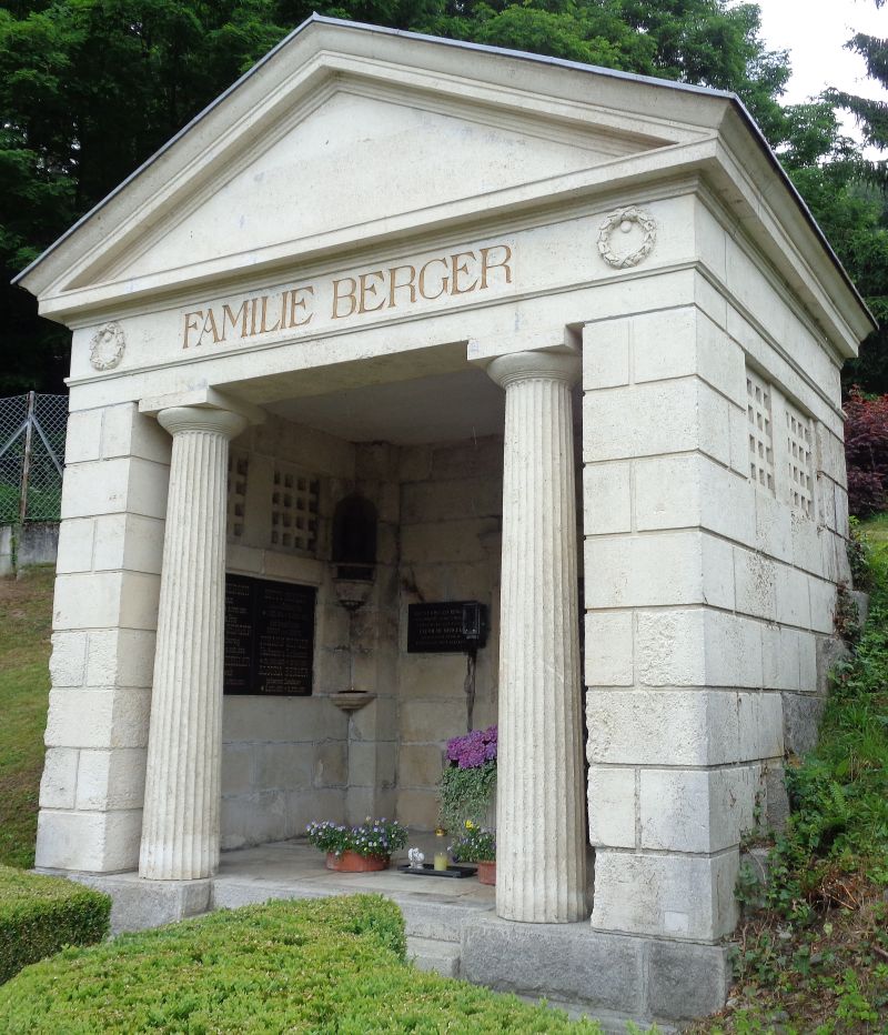 Berger - Familiengruft (siehe Detailbilder)