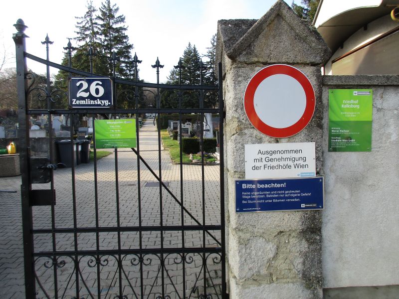 Friedhofseingang