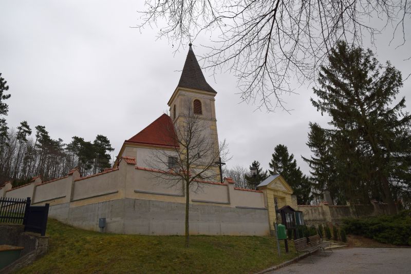 Friedhofseingang; Kirche