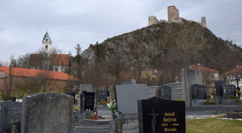 Friedhof; Kirche; Ruine