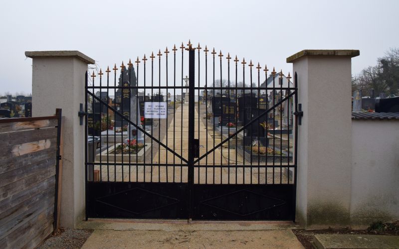 Friedhofseingang