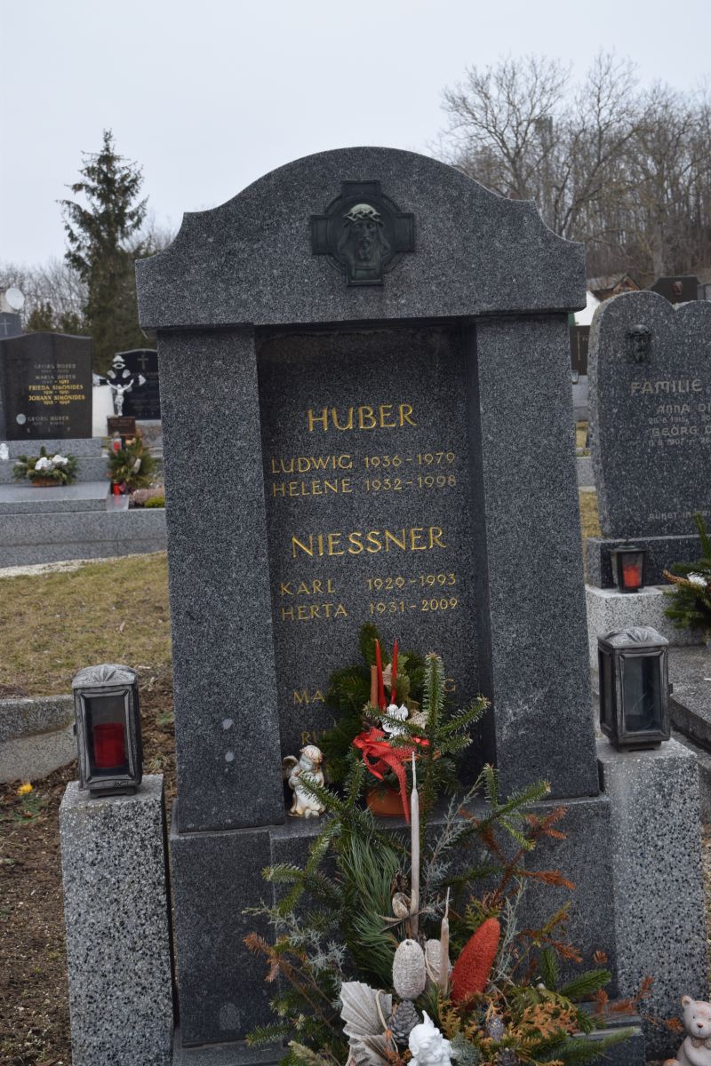 Huber; Niessner