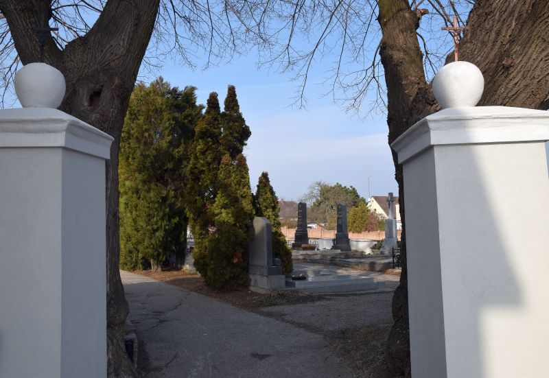 Friedhofseingang