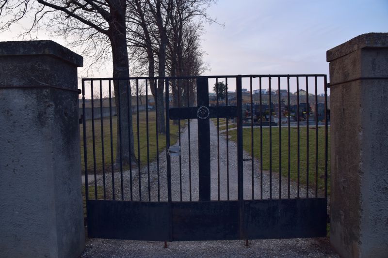 Friedhofseingang