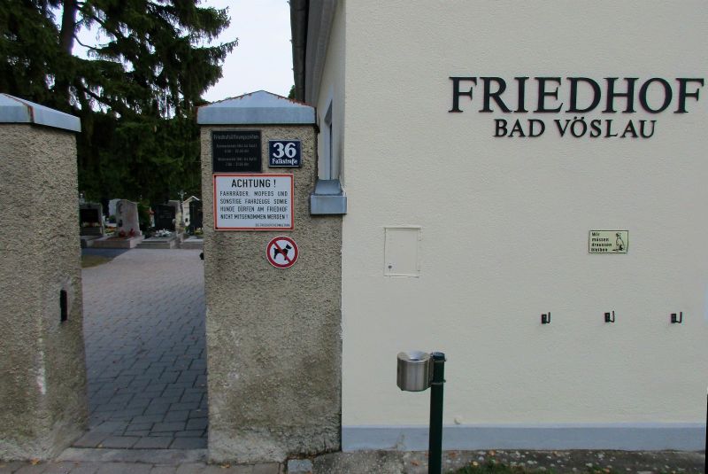 Friedhofseingang