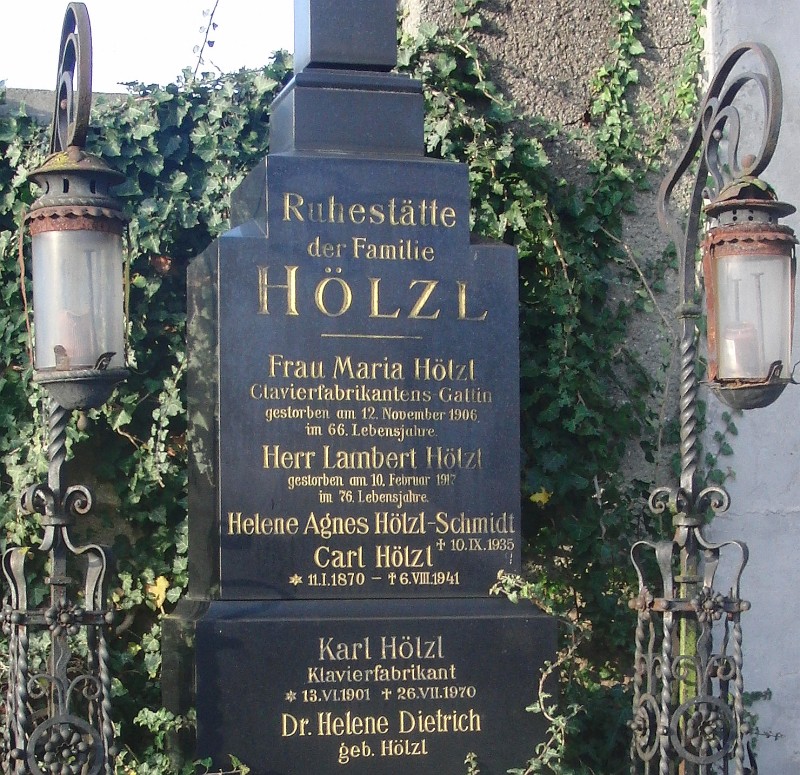 Hölzl; Hölzl-Schmidt; Dietrich geb. Hölzl