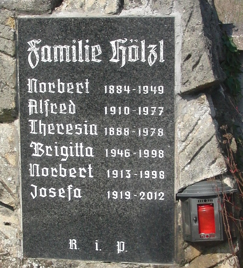 Hölzl
