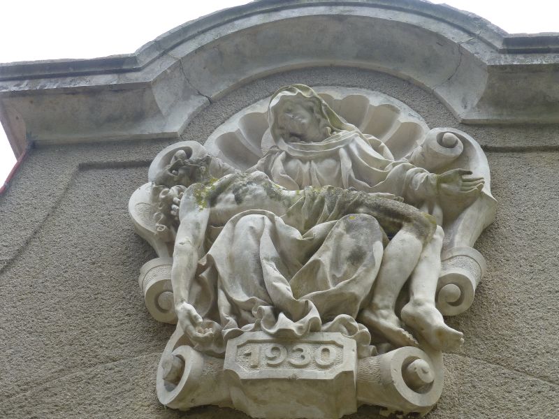 Friedhofseingang; Pieta