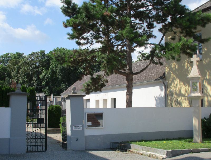 Friedhofseingang