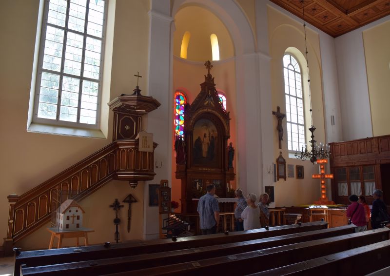 Lutheran Kirche in Hallstadt - Altar; Kanzel