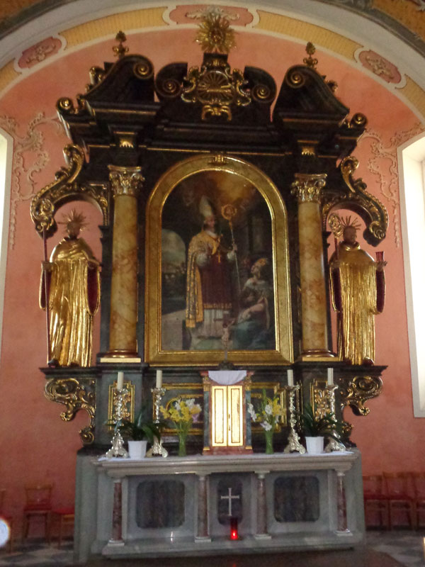Katholische Pfarrkirche St. Zeno - Altar
