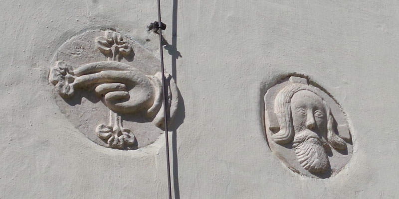 Katholische Pfarrkirche St. Zeno - Außen: Steinmotive