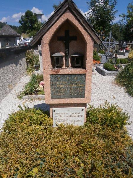 von Thun und Hohenstein; von Thun und Hohenstein geb. von Widmann