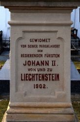 Friedhofskreuz; Johann II. Liechtenstein