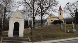 Kirche; Kriegerdenkmal; Kapelle